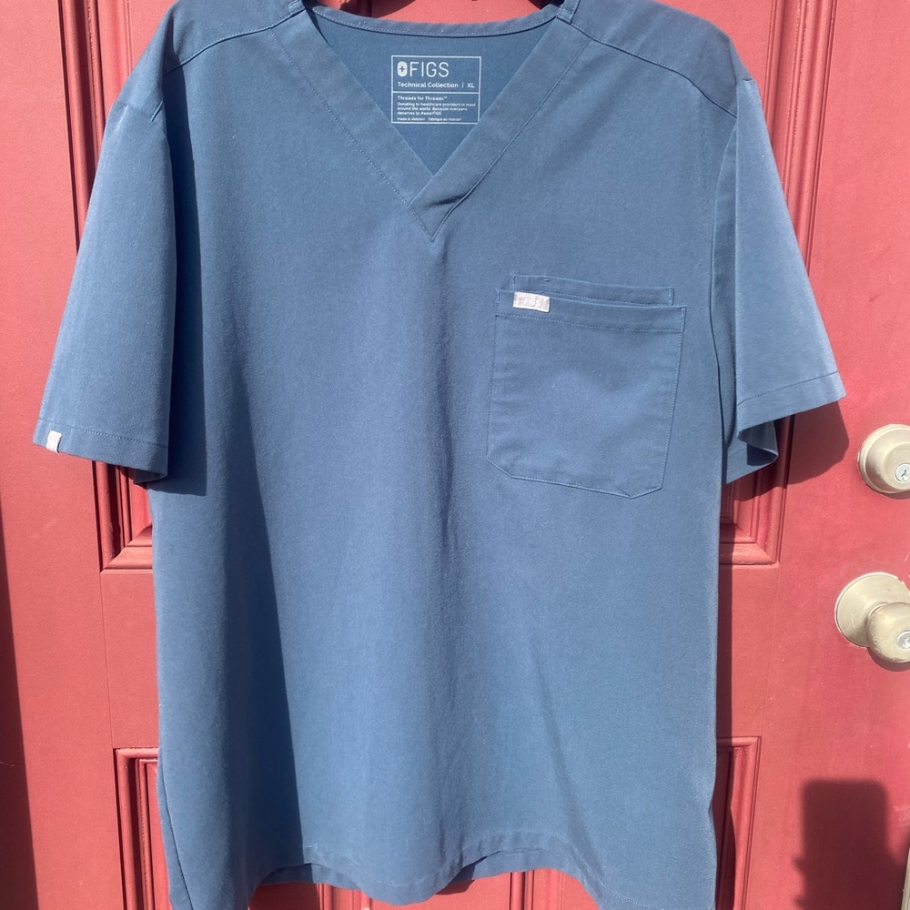 Men’s FIGS scrub top Technically Collection XL Leon Style Charcoal 3 pocket
